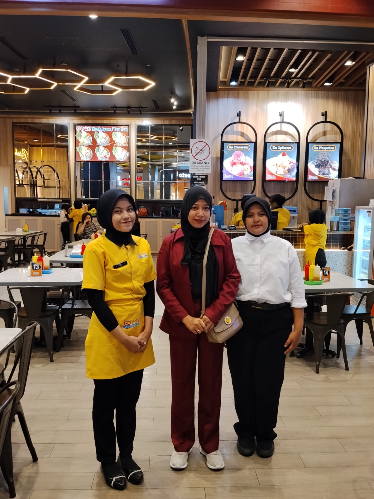 Menyelami Industri Kuliner: Siswa SMA Mataram Antusias Jalani Magang di Istana Mie Semarang